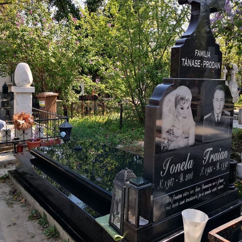 Mormântul Ionelei Prodan și al lui Traian Tănase