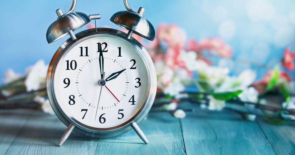 Când trecem la ora de vară în anul 2026? Data la care ceasurile vor fi date cu o oră înainte