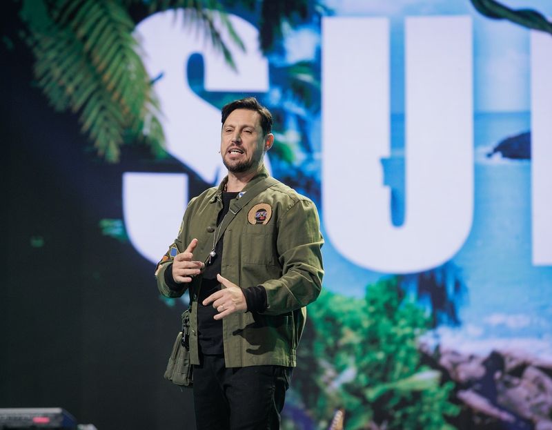 Daniel Pavel, prezentatorul Survivor