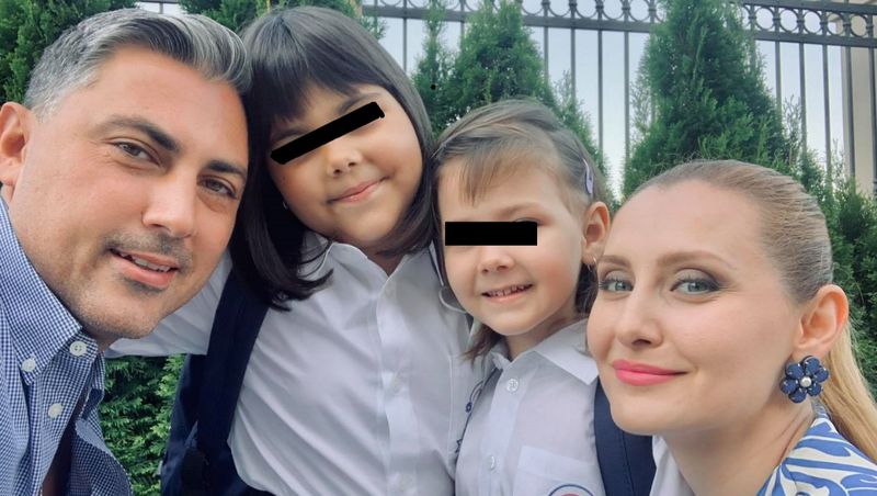 Alina Sorescu și Alexandru Ciucu, alături de fiicele lor Alina Sorescu și Alexandru Ciucu, alături de fiicele lor