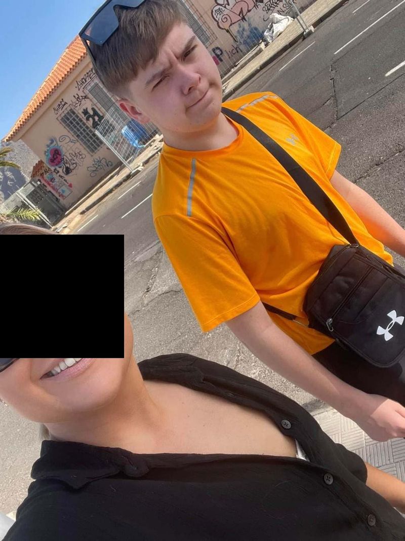 Adolescentul ucis în fața unei școli din UK