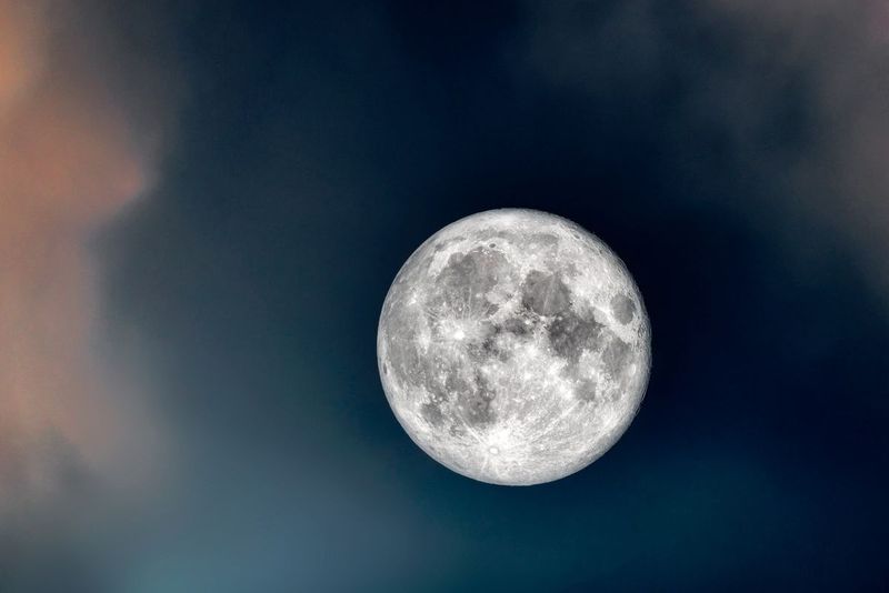 luna plina cer