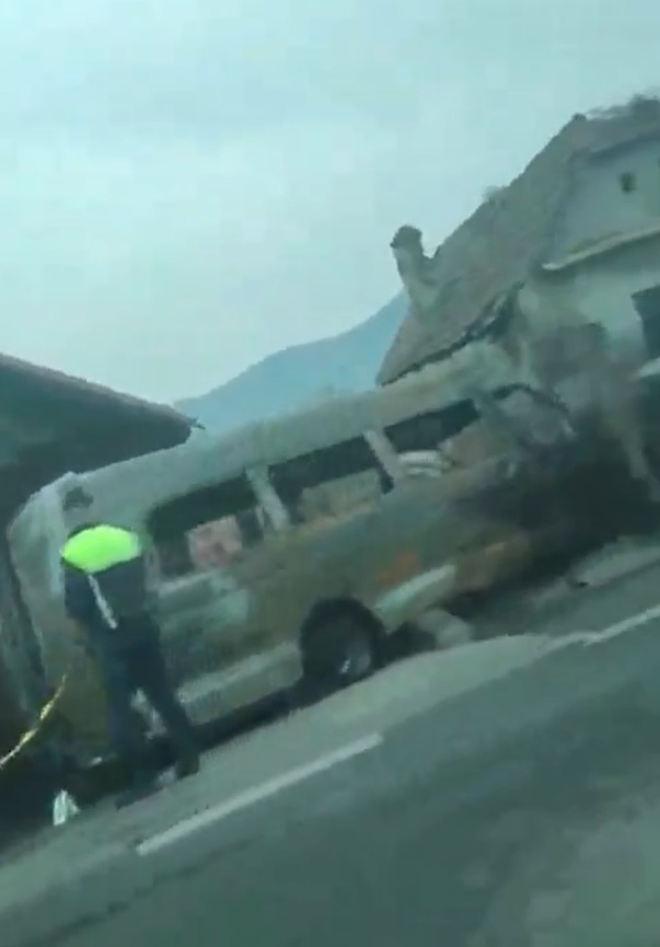 Imagini de la locul accidentului, urmat de incendiu