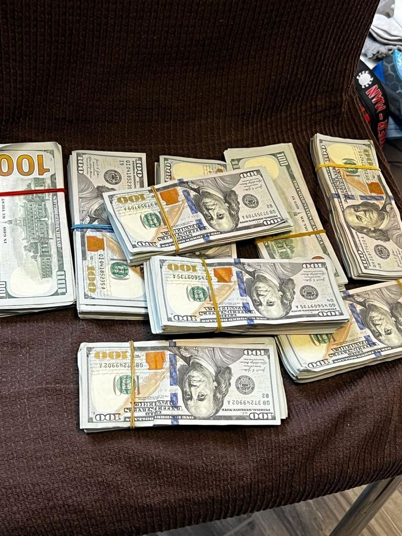 Banii găsiți în casa lui Horațiu Potra Banii găsiți în casa lui Horațiu Potra