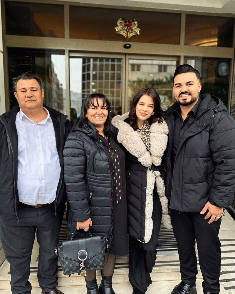 Jador și Oana Ciocan, alături de părinții artistului