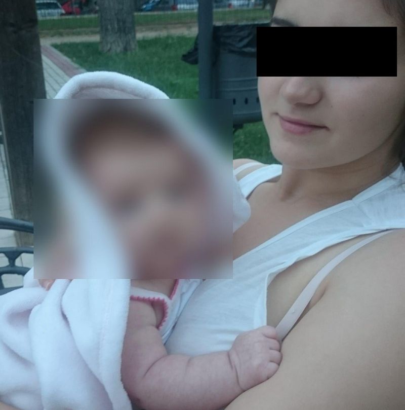 Andreea și unul dintre cei doi copii Andreea și unul dintre cei doi copii