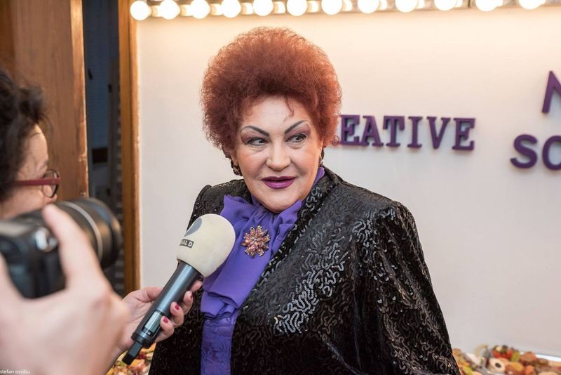 Interpreta de muzică populară Elena Merișoreanu la un eveniment elena merisorenau