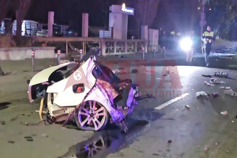 Detalii &icirc;nfiorătoare despre accidentul din Mamaia. &Icirc;n urma impactului, bolidul de lux a fost retezat pe jumătate
