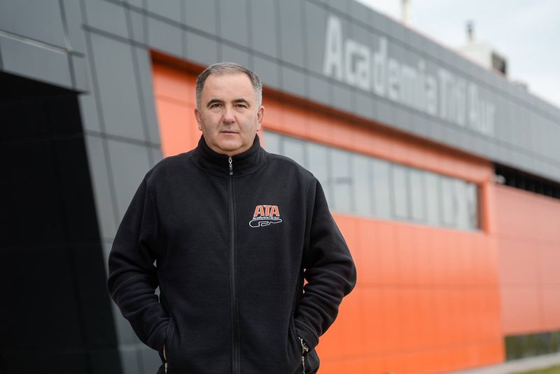 Detalii &icirc;nfiorătoare despre accidentul din Mamaia. &Icirc;n urma impactului, bolidul de lux a fost retezat pe jumătate. Titi Aur: 