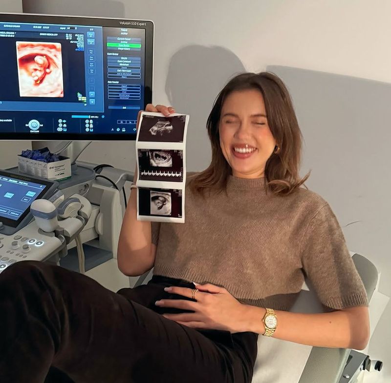 emily burghelea insarcinata