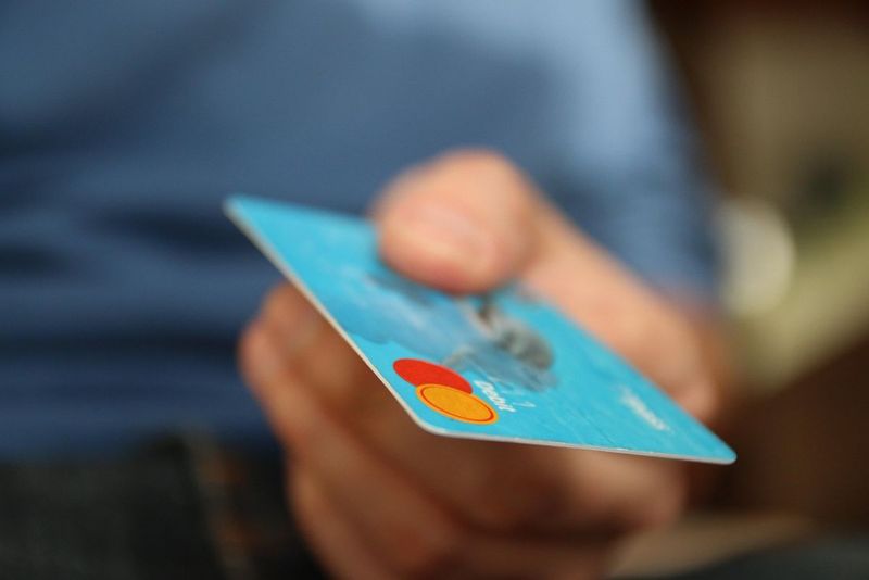 bani pe card
