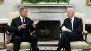 Ce putea face România cu banii cheltuiți de Klaus Iohannis pe vacanțele de lux: Fostul președinte s-a desfătat în milioane de euro. Economistul Adrian Negrescu semnalează: "Sunt școli în care copiii tremură de frig" | EXCLUSIV