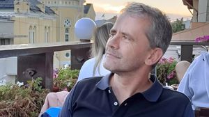 El este Bogdan, polițistul criminalist care a murit după ce a fost găsit zăcând într-o baltă de sânge, în gara din Câmpina. Ce au descoperit anchetatorii în telefonul lui, la scurt timp de la tragedie? Familia ia în calcul o ipoteză șocantă