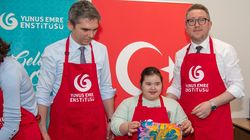 Institutul Yunus Emre a marcat Ziua Mondială a Sindromului Down printr-un atelier de pictură pe apă – Ebru, organizat la Centrul Școlar pentru Educație Incluzivă "Maria Montessori" Constanța