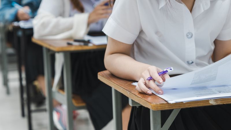 elevi la examen