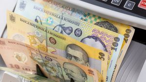 Când intră banii pe cardurile sociale în 2025? 