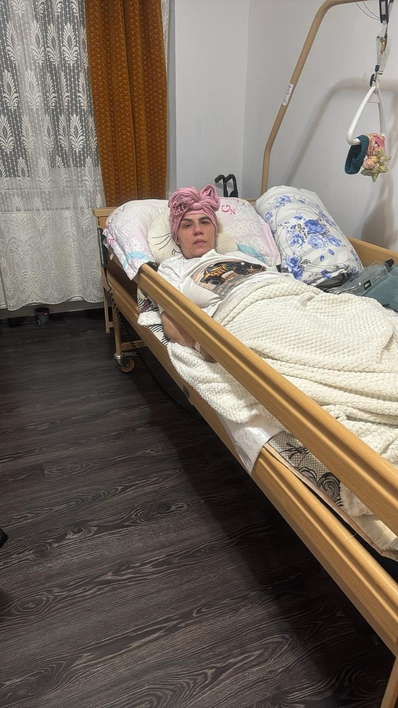 O familie sfâșiată de soartă: Lupta unei mame pentru viață și supraviețuirea copiilor săi. Doina a suferit un AVC și familia a vândut apartamentul să o salveze: &quot;Proprietarul nu vrea să-i mai țină&quot;