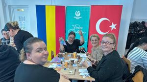 Institutul Yunus Emre a organizat ateliere de creație pentru părinții copiilor speciali cu prilejul Zilei Mondiale a Autismului