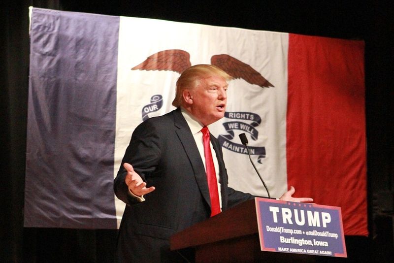 Ce reprezintă noile taxe vamale impuse de Donald Trump, care intră &icirc;n vigoare pe 5 și 9 aprilie. Cum va fi afectată Rom&acirc;nia de noile măsuri: &ldquo;Nu este exclusă nu doar o &icirc;ncetinire a creșterii economice, dar este posibilă o recesiune&rdquo; | EXCLUSIV