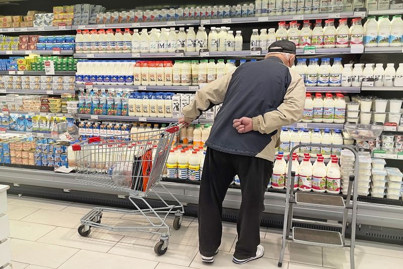 Pensiile scad dramatic în următorii ani. Ce procent vor primi din salariu viitorii pensionari. Adrian Negrescu, economist: &quot;Să se gândească cât câștigă în momentul de față net, iar o treime din acești bani vor reprezenta pensia&quot;