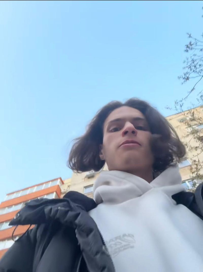 Rareș Ion, prietenul lui Vlad Pascu Rareș Ion, prietenul lui Vlad Pascu