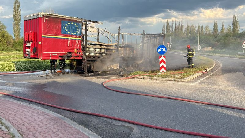 Imagini de la locul incendiului Imagini de la locul incendiului