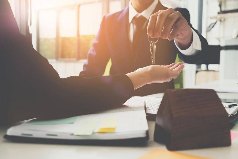 Noua Casă 2025: ofertă tentantă sau capcană? Ce e mai avantajos: garanția statului sau creditul ipotecar clasic. Sfatul experților: &quot;Singurii care au un avantaj la Programul Prima Casă sunt cei care nu dispun de acel avans&quot;