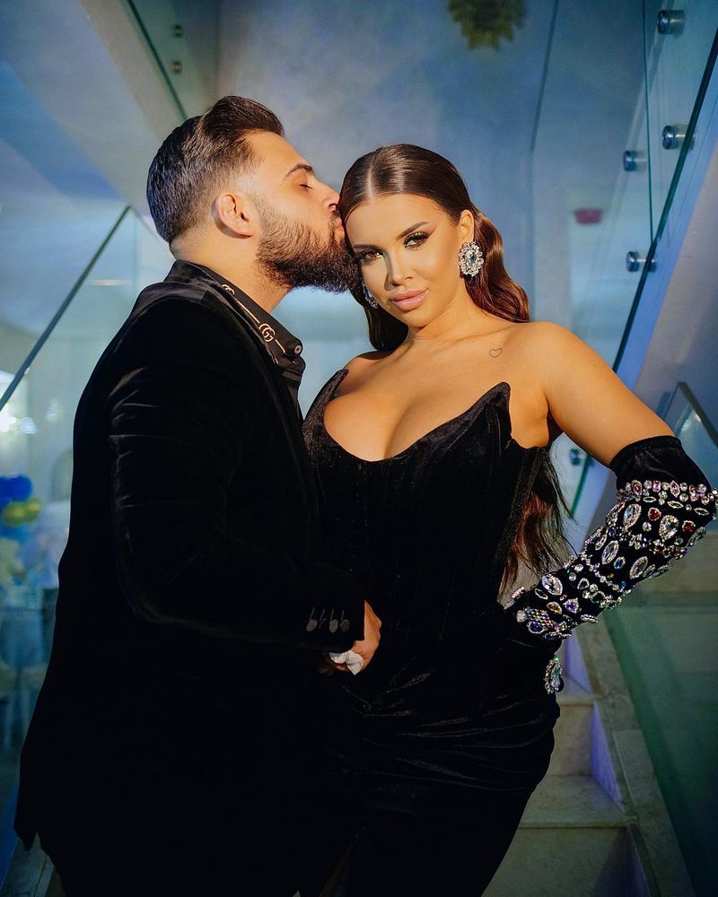 Andra Volos și Lele