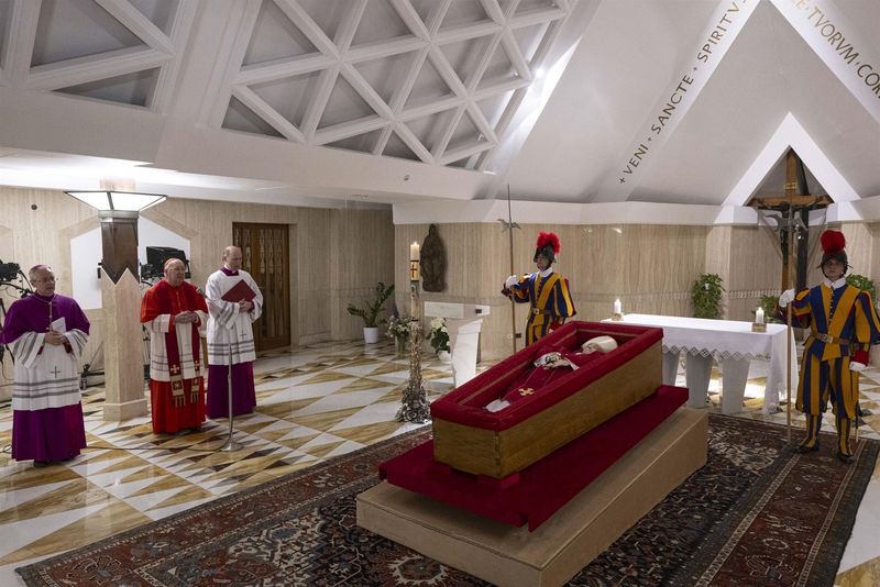 Papa Francisc, în sicriu