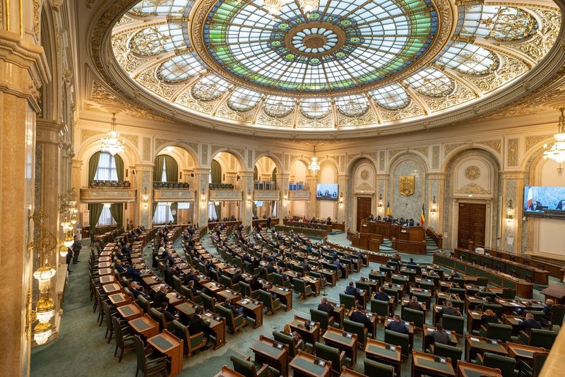 Tăierea pensiilor speciale: Un pas înainte, dar CCR și noul președinte ar putea da totul înapoi. Ce spun specialiștii: &quot;Nu poți modifica retroactiv pensiile deja stabilite&quot; | EXCLUSIV