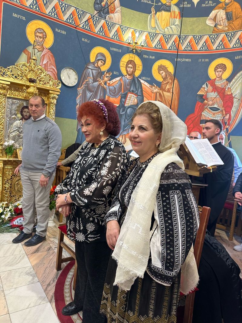  Elena Merișoreanu în biserică