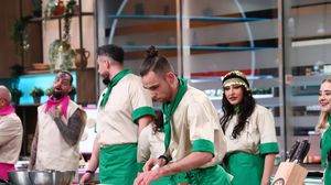 Cine sunt concurenții din echipa verde de la Chefi la cuțite 2025. Ștefan Popescu și Alexandru Sautner conduc împreună echipa!