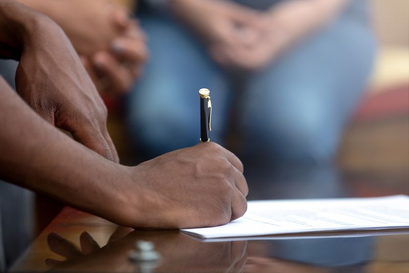 Banii împrumutați cu chitanță de mână mai pot fi recuperați? Ce trebuie să știe românii care se află în această situație. Recomandări de la avocat: &quot;Chiar și cu o chitanță de mână, procesul va fi necesar pentru a dovedi împrumutul&quot; | EXCLUSIV