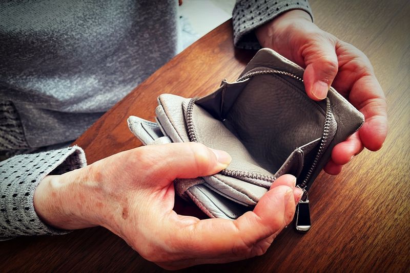 Apocalipsa pensiilor: Rom&acirc;nia va ajunge &icirc;ntr-o criză de proporții &icirc;n 7 ani dacă nu schimbăm radical cursul. Avertismentul economiștilor: &rdquo;Dacă nu &icirc;ncurajăm munca și investițiile, sistemul va ceda&rdquo; | EXCLUSIV