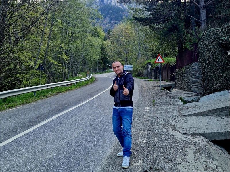 Mihai Trăistariu, în timpul unei excursii în România mihai traistariu
