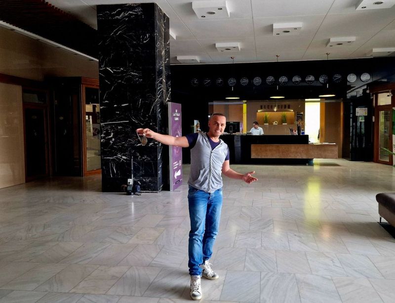 Mihai Trăistariu, la partnerul unui hotel din Piatra Neamț mihai traistariu piatra neamt
