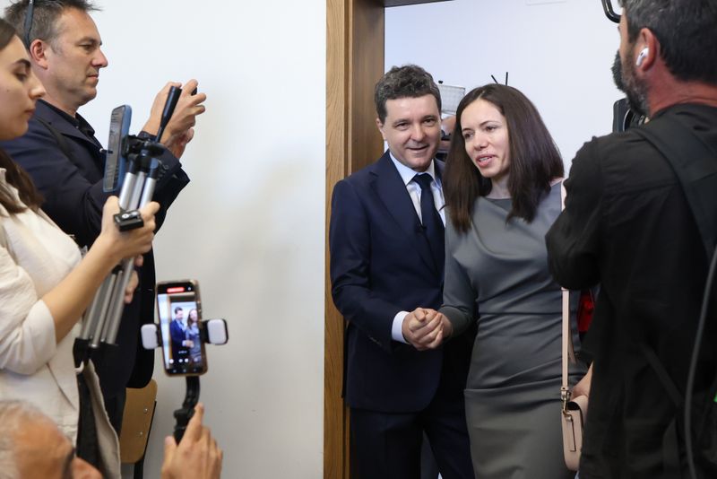 Nicusor Dan alaturi de sotia sa, la alegerile prezidentiale 2025