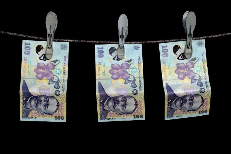Cum ar putea fi salvată economia României și de ce criza din 2025 riscă să fie mai dură decât cea din 2009. Specialiștii spun că nu există magie, doar bisturiu: &quot;Dacă nu vom tăia în carne vie în sectorul bugetar, mi-e teamă că la un moment dat chiar și cu