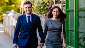 Cât plătește chirie Nicușor Dan pentru mansarda din Sectorul 5 în care locuiește cu familia. Imagini din casa politicianului