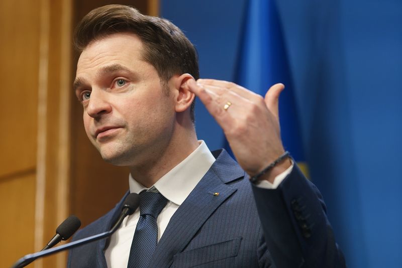 Pensionarii cu venituri mari, excluși din schemele de ajutor. Sprijin tăiat pentru pensionarii &quot;mai avuți&quot; - Semnal clar că economia României e la zid: &quot;Începând cu 1 iulie, ne așteptăm la un al doilea val de scumpiri, determinat de creșterea prețurilor l