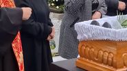 Maria Ciobanu, la înmormântarea soțului ei