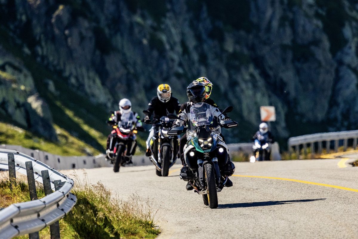 https://cdn.knd.ro/media/521/2861/1766/20473061/1/transalpina-ride-with-silkolene-2446-2.jpg