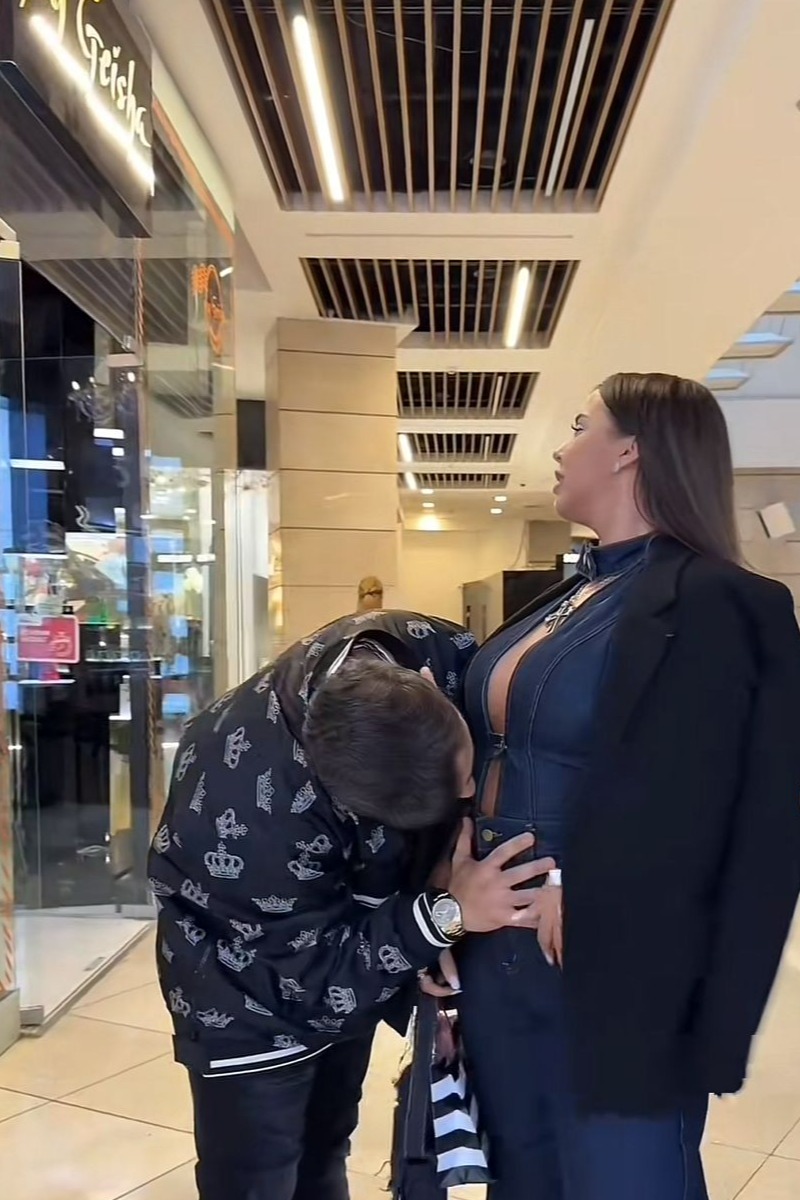 Andra Volos și Lele Andra Volos și Lele