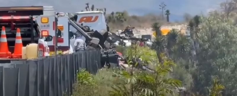 Imagine de la locul accidentului din Puebla Imagine de la locul accidentului din Puebla