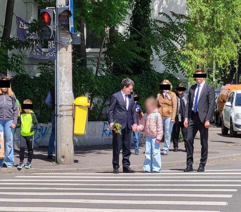 Nicușor Dan și fetița lui