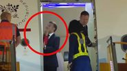 Momentul în care Emmanuel Macron pare să fie pălmuit de soție, în avion