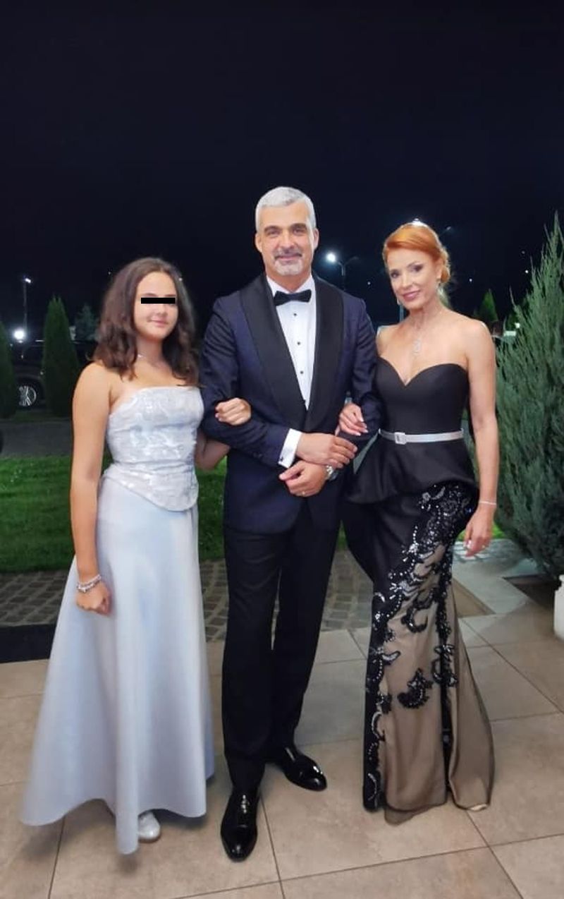 Monica Davidescu și Aurelian Temișan, alături de fiica lor, Dora