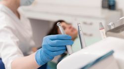 Vizita la stomatolog s-a transformat în coșmar pentru o femeie de 55 de ani! Medicii i-au scos 11 dinți în doar 4 ore, fără să-i facă investigații înainte: „Au spus că ar fi căzut oricum”. Victima a cerut ajutorul autorităților