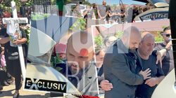 Ziua grea a despărțirii de Teodora, în imagini sfâșietoare. Alex Marcu, la căpătâiul soției sale, cu un imens buchet de trandafiri roșii. De ce sora mai mare nu participă la înmormântare | EXCLUSIV