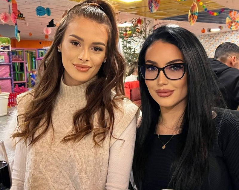 Teodora Marcu și prietena sa